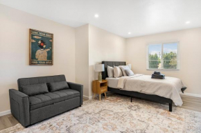 Central Hollywood Apartment